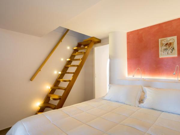 Villa Renos Hotel : photo 7 de la chambre grande suite avec jacuzzi - vue sur caldeira