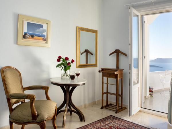 Villa Renos Hotel : photo 1 de la chambre chambre triple - vue sur caldeira