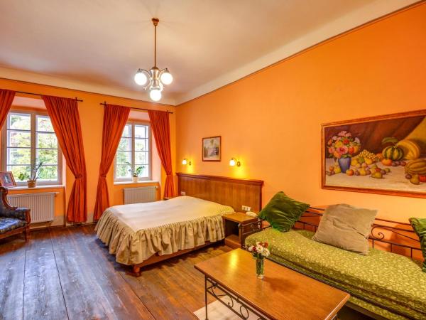 Hotel Edward Kelly : photo 1 de la chambre double room with extra bed and castle view