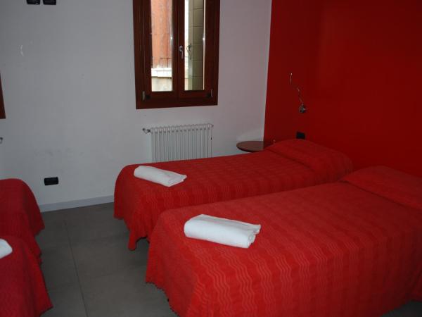 Hotel San Geremia : photo 2 de la chambre chambre quadruple