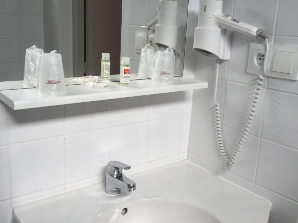 Hôtel Robinson : photo 10 de la chambre chambre double