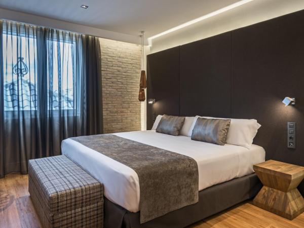 Catalonia Gran Vía Madrid : photo 4 de la chambre chambre double supérieure avec terrasse et bain à remous