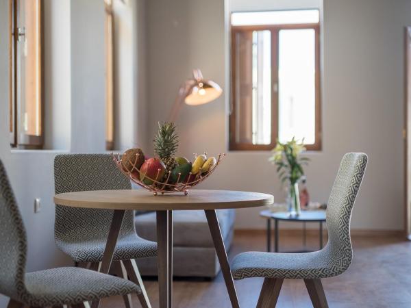 Bluebell Luxury Suites : photo 6 de la chambre suite deluxe avec balcon