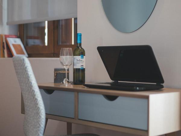 Bluebell Luxury Suites : photo 5 de la chambre suite junior avec balcon