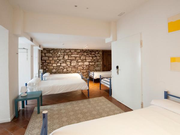 A Room In The City Hostel : photo 2 de la chambre lit dans dortoir mixte de 6 lits avec salle de bains privative