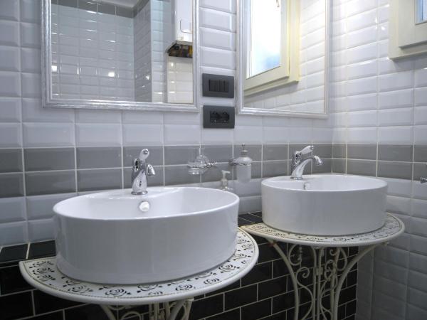 Aparthotel Dei Mercanti : photo 1 de la chambre appartement marron