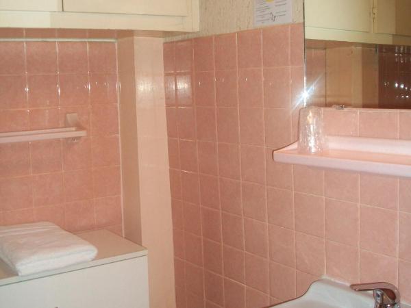 Hotel L'Aiglon : photo 4 de la chambre chambre triple