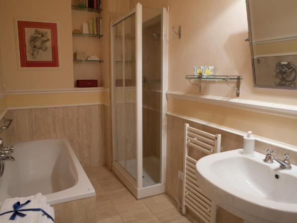 Granduomo Charming Accomodation : photo 4 de la chambre appartement de luxe - vue sur duomo