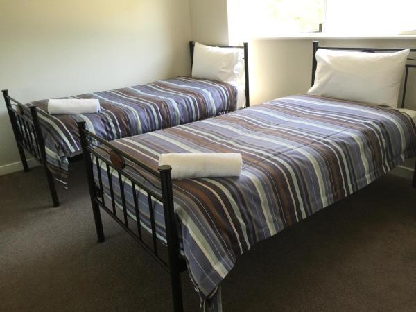 Founda Gardens Apartments : photo 3 de la chambre rosalie two-bedroom apartment