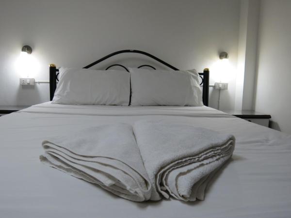 Pizza Italy Restaurant and Guesthouse : photo 1 de la chambre chambre lit king-size