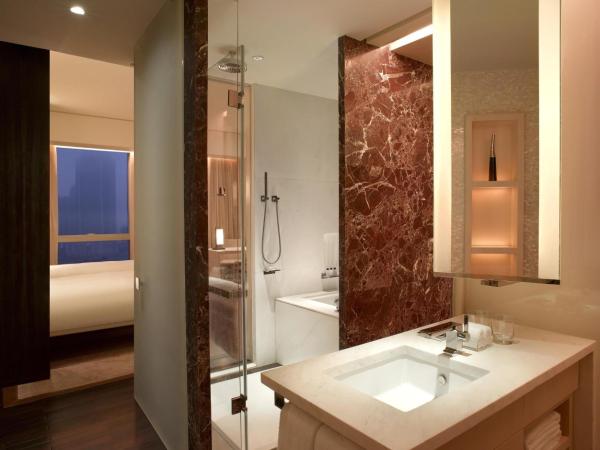 Grand Hyatt Guangzhou-Free Shuttle Bus to Canton Fair Complex during Canton Fair Period : photo 3 de la chambre suite king supérieure