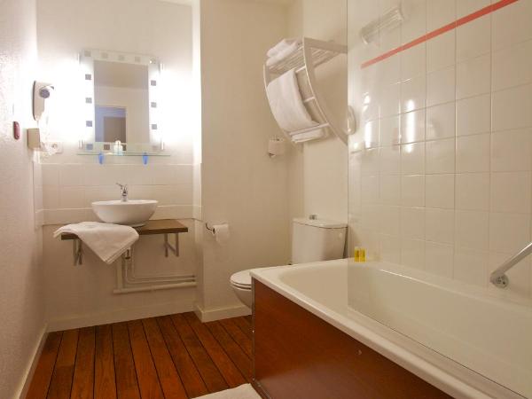 Cit'Hotel Hôtel de France et d'Europe : photo 6 de la chambre chambre lits jumeaux avec baignoire