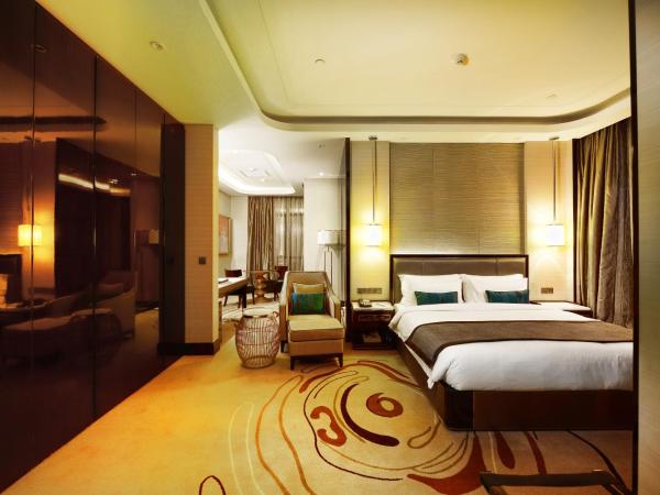 Pacific Regency Hotel Suites : photo 2 de la chambre suite lit king-size premier