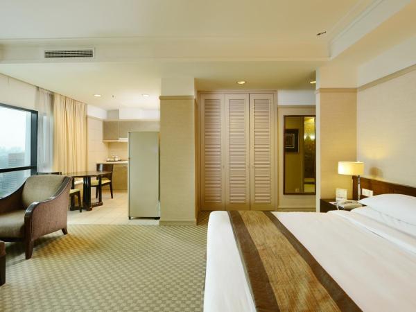 Pacific Regency Hotel Suites : photo 8 de la chambre chambre lit king-size supérieure