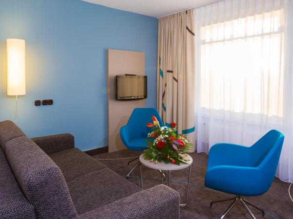 Hotel Am Terrassenufer : photo 2 de la chambre suite junior