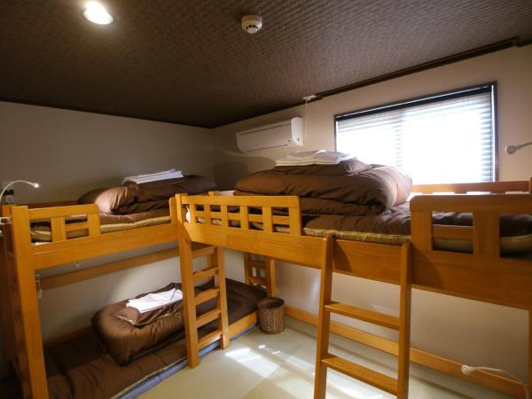 Fukuoka Hana Hostel : photo 2 de la chambre lit dans dortoir mixte de 3 lits