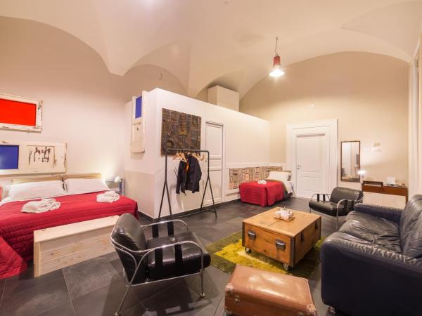 The Bellini House by House In Naples : photo 3 de la chambre suite avec balcon et vue sur le jardin