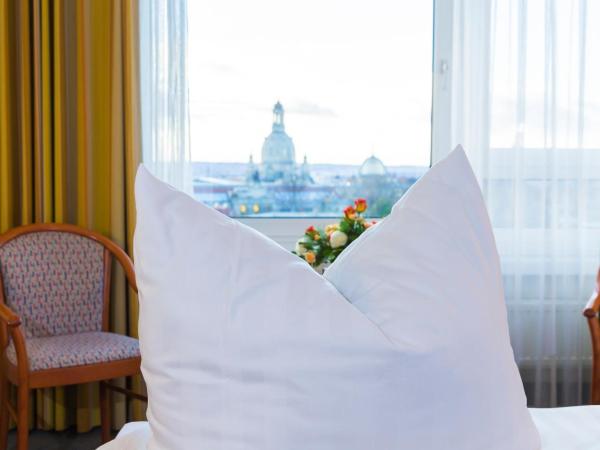 Hotel Am Terrassenufer : photo 6 de la chambre chambre double standard