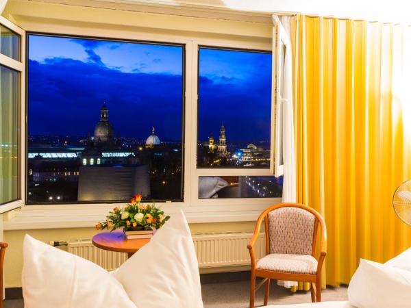 Hotel Am Terrassenufer : photo 8 de la chambre chambre double standard