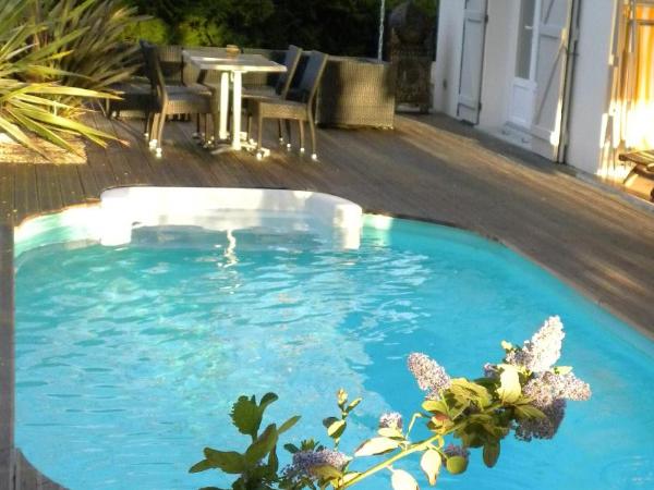 Villa Mogador Piscine et Balnéo : photo 6 de la chambre suite deluxe avec baignoire spa