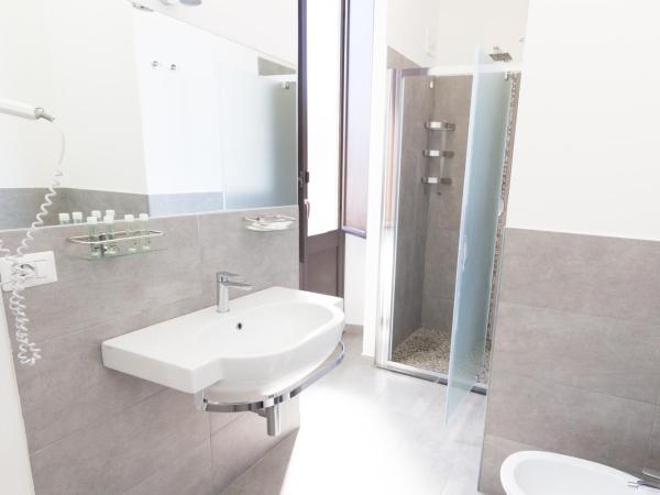 Etna Suite Group : photo 4 de la chambre chambre quadruple avec balcon