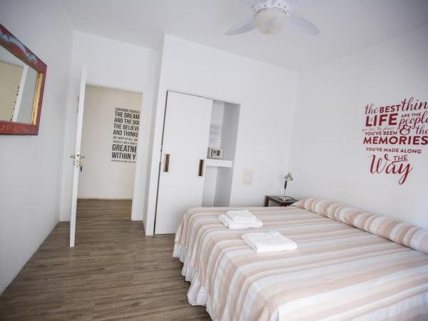 BA STOP Hostel : photo 1 de la chambre chambre double avec salle de bains privative