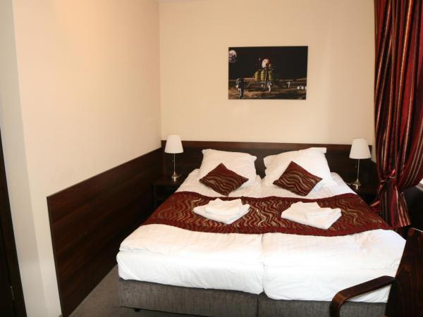 Hotel Kosmonauty Wrocław-Airport : photo 4 de la chambre chambre double