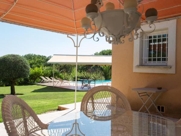 La Tarentane : photo 4 de la chambre appartement (2 adultes)