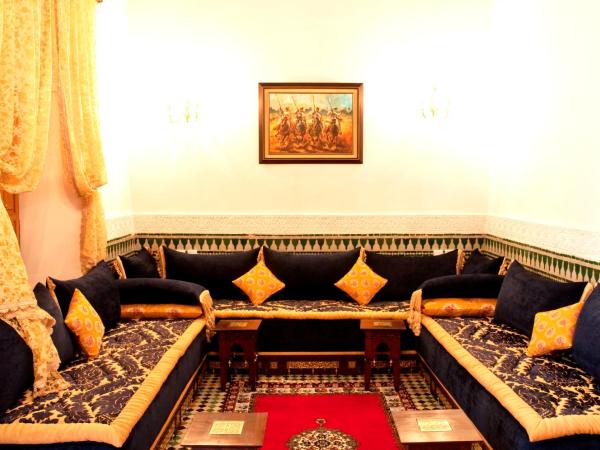 Riad-Boutique Borj Dhab Fez : photo 4 de la chambre suite familiale ambar salon