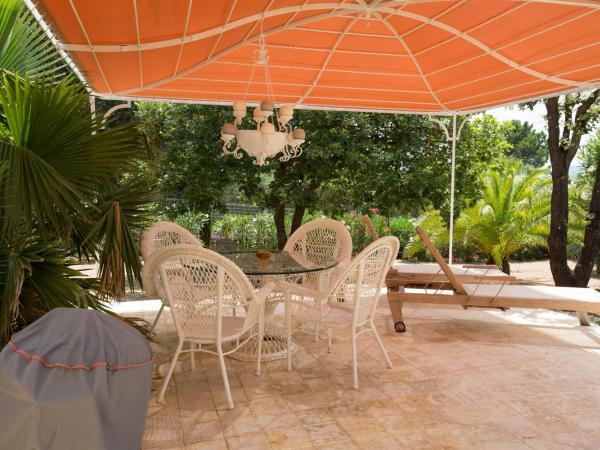 La Tarentane : photo 5 de la chambre appartement (2 adultes)