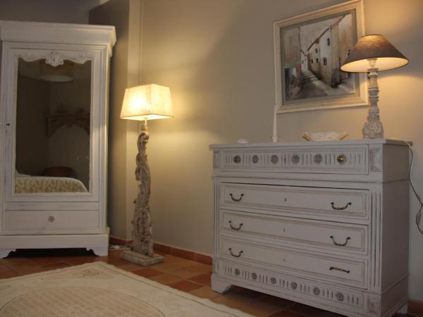 La Bastide du Bouchou : photo 5 de la chambre chambre double - vue sur piscine