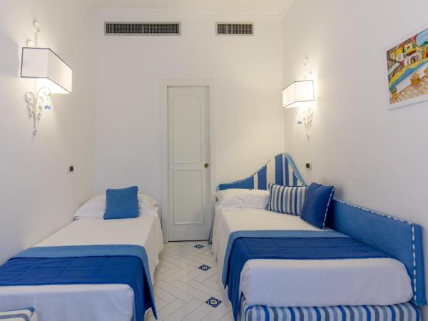 Hotel Villa Di Sorrento : photo 1 de la chambre chambre familiale