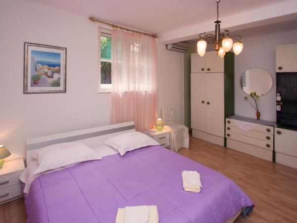 Guest house with garden - Zuvan : photo 1 de la chambre appartement 1 chambre