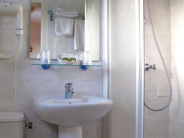 Hôtel Les Tilleuls, Bourges : photo 6 de la chambre chambre double supérieure