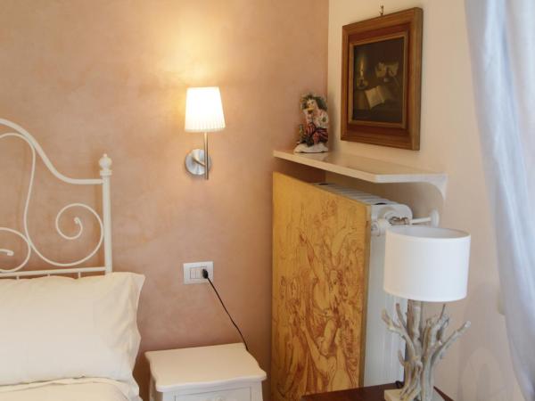 B&B I Propilei di San Girolamo : photo 4 de la chambre chambre simple avec salle de bains privative