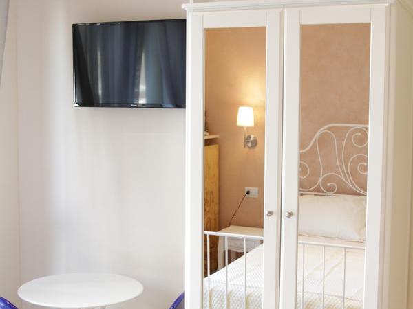 B&B I Propilei di San Girolamo : photo 5 de la chambre chambre simple avec salle de bains privative