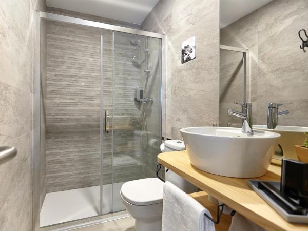 Pensión Peñaflorida : photo 1 de la chambre chambre simple avec balcon