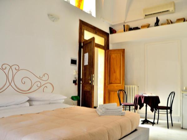 Azzurretta Guest House : photo 2 de la chambre grande chambre familiale