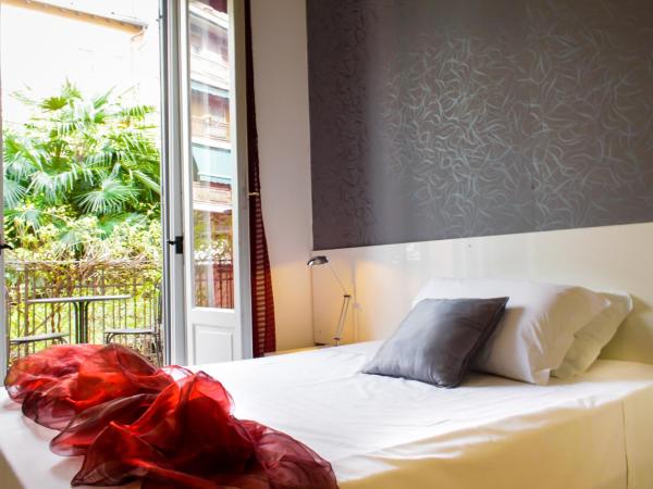 Hotel RossoVino Milano : photo 3 de la chambre chambre double avec salle de bains commune