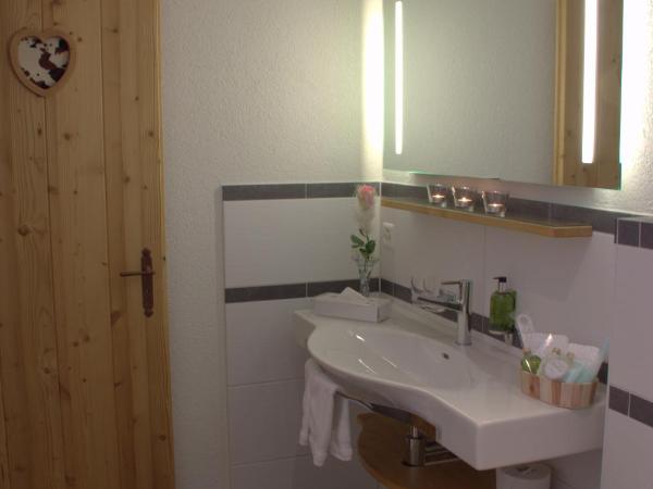 Hotel Caprice - Grindelwald : photo 9 de la chambre chambre double supérieure