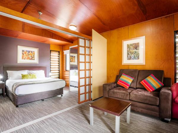 Mercure Darwin Airport Resort : photo 5 de la chambre bungalow avec lit queen-size