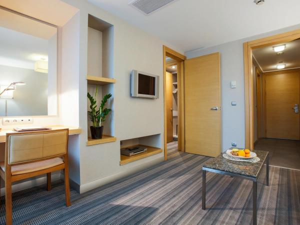 Housez Suites & Apartments Special Class : photo 4 de la chambre suite deluxe