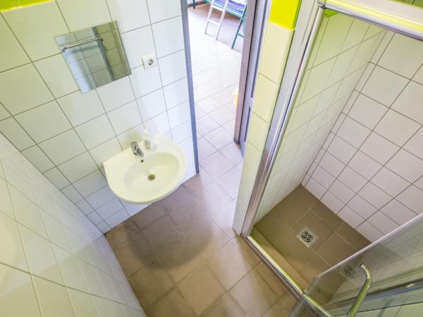 Island Hostel Budapest : photo 10 de la chambre lit simple dans dortoir de 8 lits