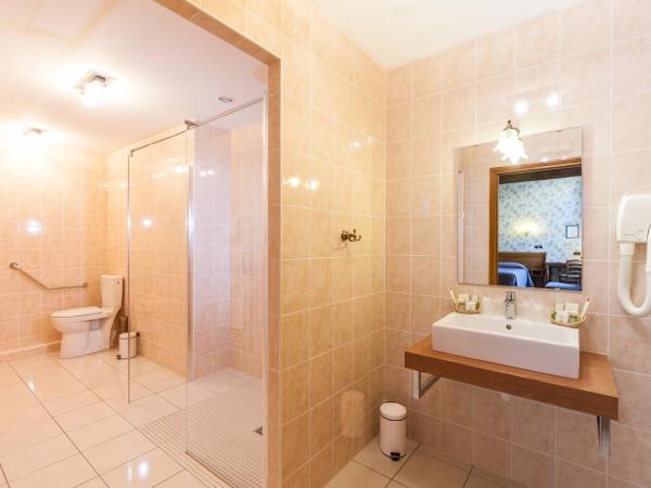 Hotel De La Cloche : photo 2 de la chambre chambre familiale