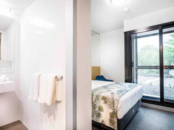 Mercure Darwin Airport Resort : photo 5 de la chambre chambre standard lit queen-size