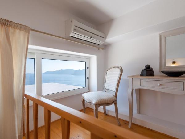 Strogili : photo 2 de la chambre studio double standard - vue sur caldéra (2 adultes)