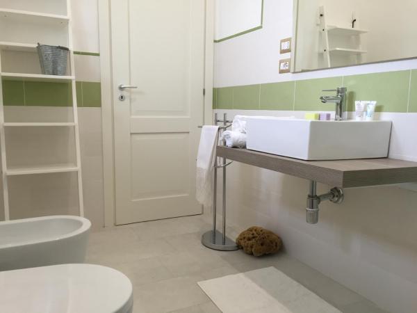 Resort Villa Isola B&B : photo 6 de la chambre chambre lit king-size - vue sur mer