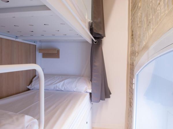 UP Hostel Valencia : photo 6 de la chambre lit dans dortoir pour femmes de 8 lits