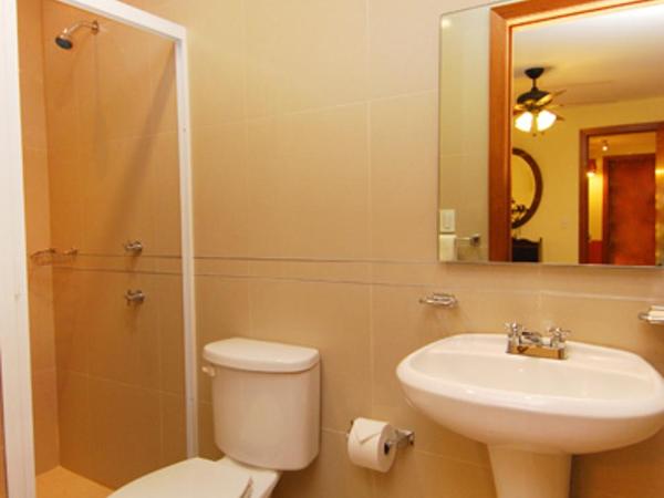 Olga Querida B&B Hostal : photo 2 de la chambre chambre double avec 2 lits doubles