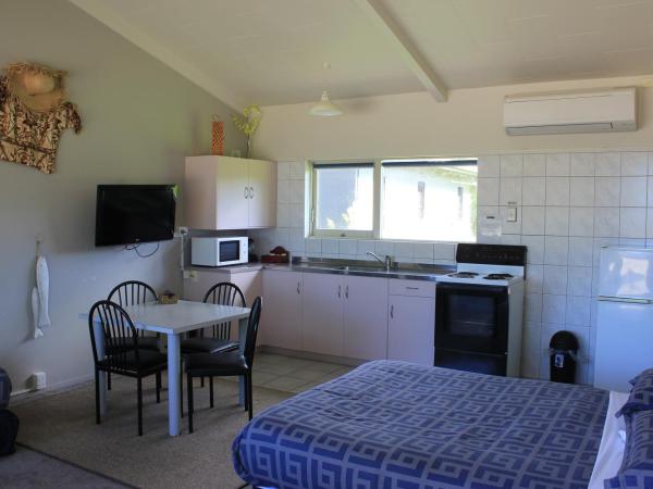 Jack & Di's Lakefront Motel : photo 10 de la chambre appartement 1 chambre - vue sur lac